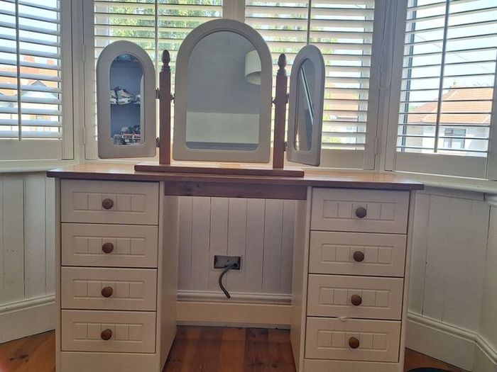 Dressing table