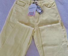 BNWT Boohoo Lemon Yellow High Rise Straight Leg Jeans Size UK 6 Raw Hem