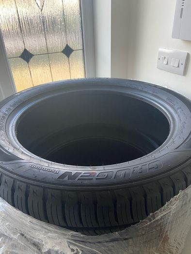 4x Kumho Crugen Premium KL33 SUV Tyres - Unused - 105H