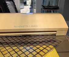 Silhouette Cameo 3 & sizzik machine