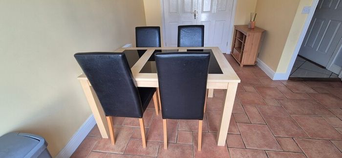 Kitchen Table + 4 Chairs