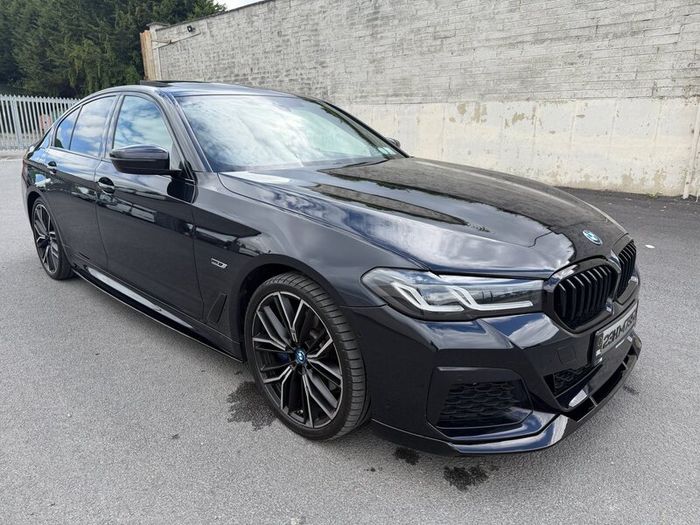 2023 BMW 530e M Sport Pro X Drive,Sunroof, 20 inch