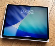 iPad Air 13 inch M3 / 128GB / 100% Battery Health
