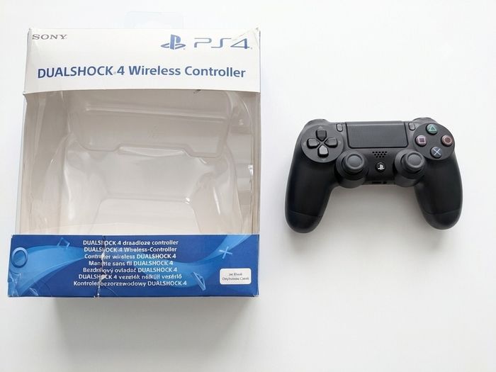 Official PS4 DualShock 4 Controller Boxed (Faulty L1/R1 Buttons)