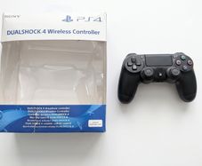 Official PS4 DualShock 4 Controller Boxed (Faulty L1/R1 Buttons)
