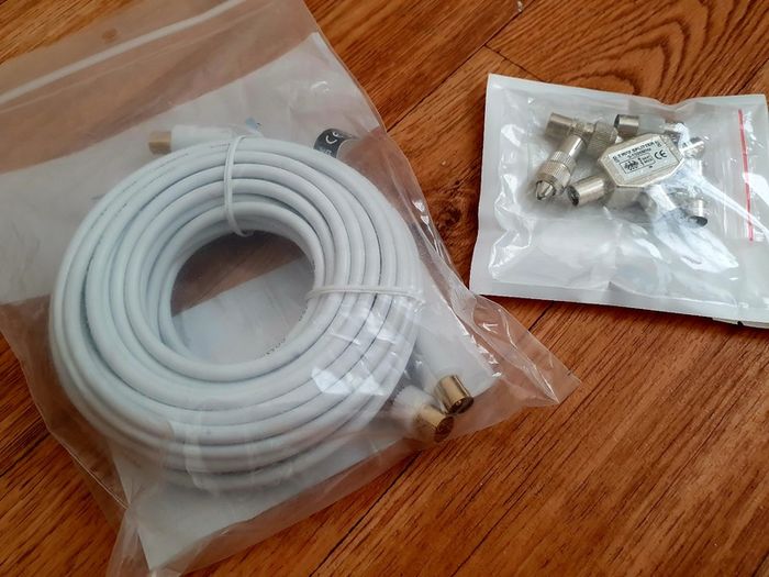 TV Aerial Cable & Splitter Bundle