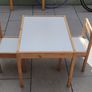Kids table and chairs Image 4