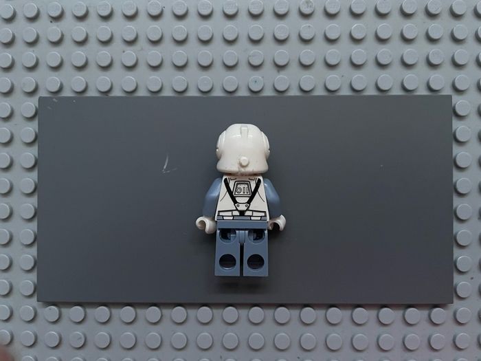 lego Star Wars sw0525 Clone Trooper V-wing Pilot (Phase 2) minifigure- Light Bluish Gray Arms and Legs, White Head