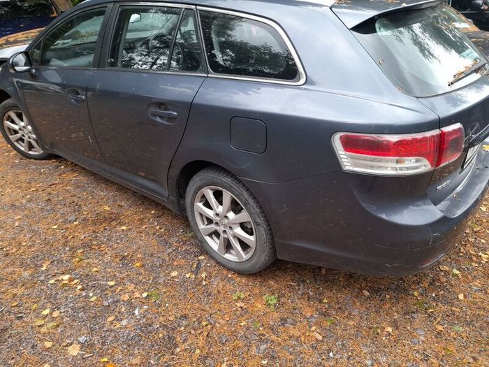 Breaking Avensis 2.0d d4d estate