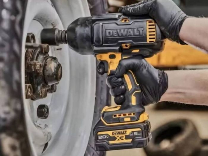 DeWALT 18V XR Cordless Brushless HEAVY DUTY Impact Wrench 1/2 Inch Drive 5AH 18V PowerStack Battery And 12V - 18V Multi Voltage Fast Charger. Closing down sale - all must go!