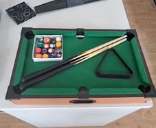 Table top pool table