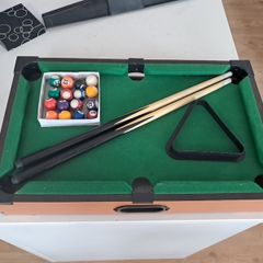 Table top pool table