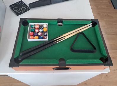Table top pool table
