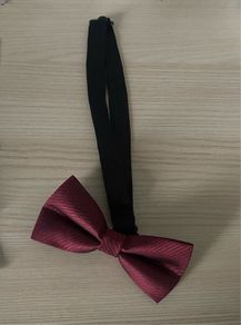 Classic burgundy pre-tied bow tie with adjustable neck strap