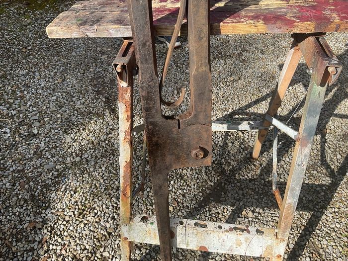 Vintage leg vise