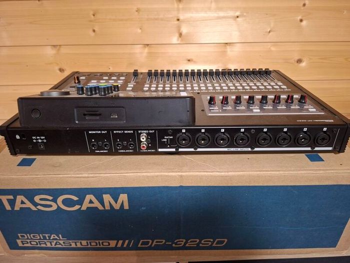 Tascam DP-32SD 32-Track Digital Portastudio
