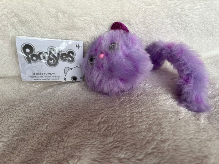 Pomsies purple cat