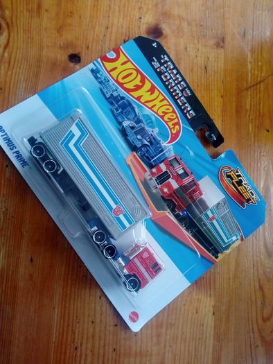 Transformers Hotwheels Optimus Prime