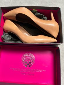 Vince Camuto ladies nude leather shoes size 41