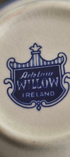 Arklow WILLOW IRELAND Blue and White inc Willow pattern 2 cup and saucers with milk jug set in saucer olso open suger bowl set in saucer 8 pices set 60.00 euro.