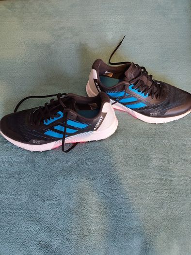 Adidas Terrex 320 Size UK10 1/2