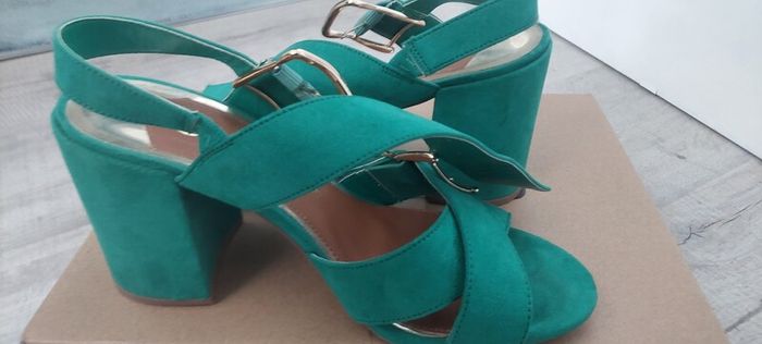 river island sandals size 5