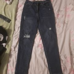 women's distressed jeans