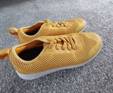 kid's shoes. UK12G