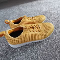 kid's shoes. UK12G
