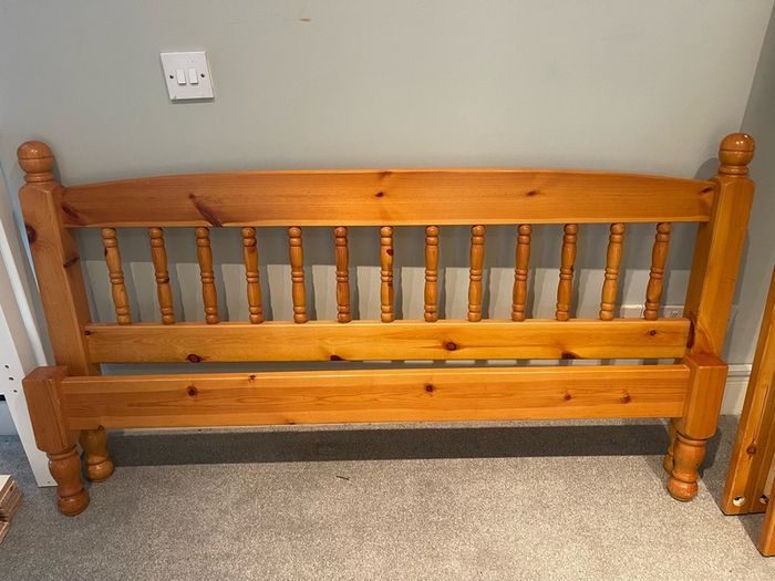Beautiful Solid 4Ft 6 Double Wooden Bed Frame - Can Deliver
