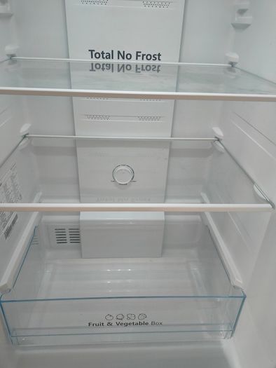 Hisense 60/40 Frost Free Fridge Freezer in excellent condition!