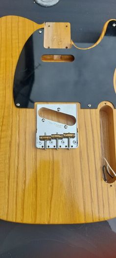 Telecaster butterscotch 52 black guard body