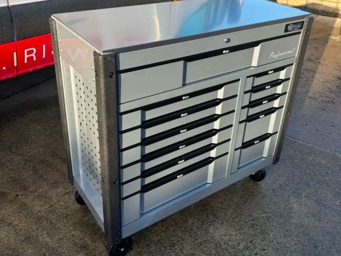 Brand New 12 Drawer Tool Chest Full Of Tools