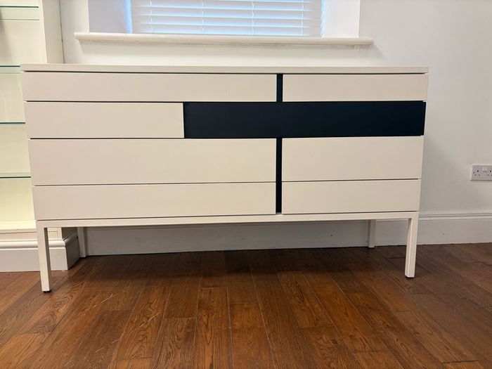 Display unit with storage drawers