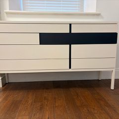 Display unit with storage drawers
