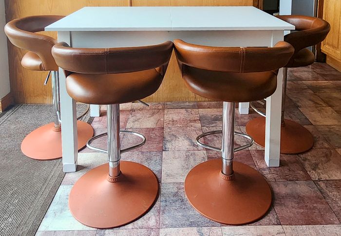Extendable White Dining Table, 4 Bar Stools