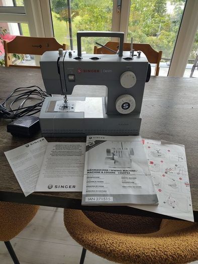 Singer Denim Sewing Machine (Like-new)