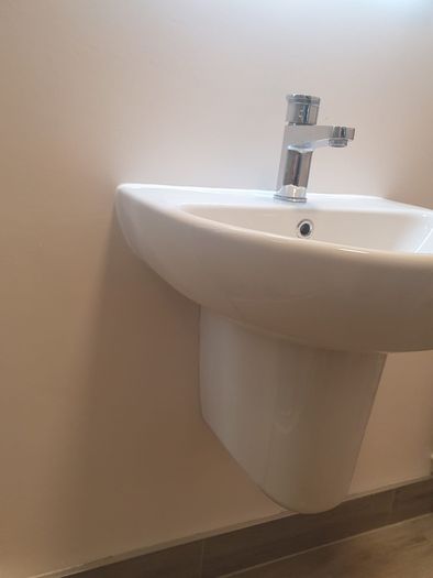 En suite sink