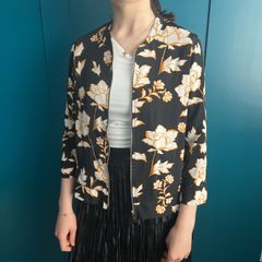 River Island light jacket. Size 6