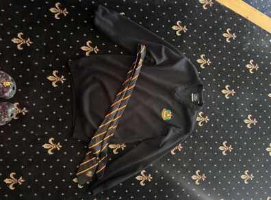 de la salle jumper and tie size M