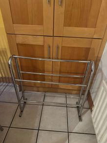 Towel rack