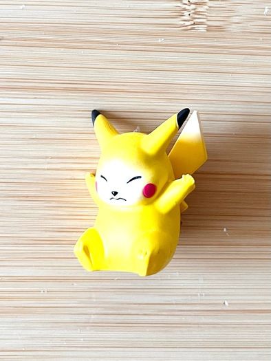 Vintage TOMY Pokemon Pikachu Figure Electric Shock Charging CGTSJ 1999