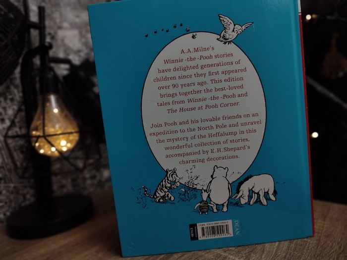 Winnie-the-Pooh ! Classic Treasury ! By A. A. Milne ! Hardcover ! 2017 ! by Egmont Publishing !