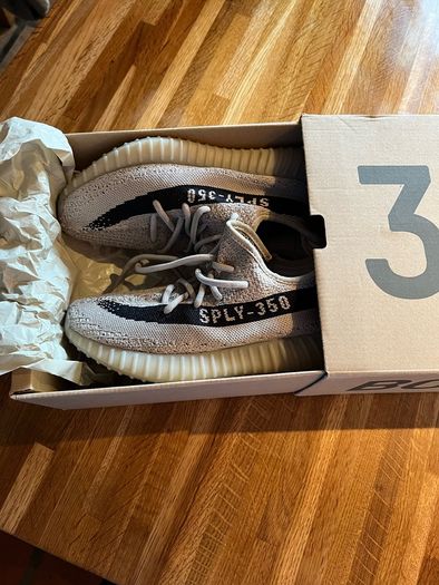 Yeezy 350 (Genuine) in box Size 5.5