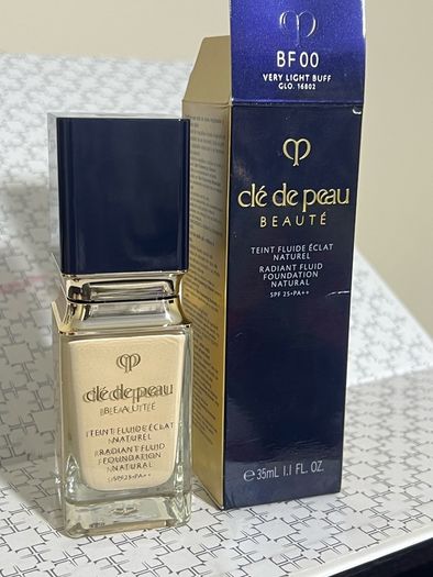 Cle De Peau Beaute Radiant Fluid Foundation Natural