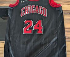 chicago bulls basketball jersey adult small