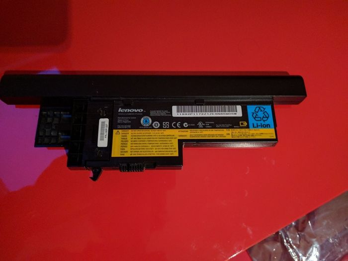 docking station and battery for Thinkpad 65