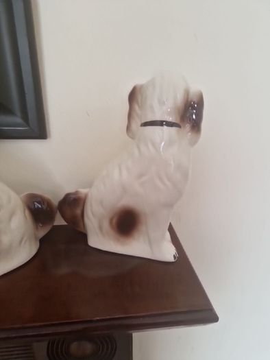 mantle dogs