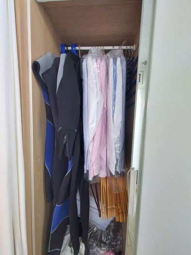 Sliding door wardrobe with mirror - FREE
