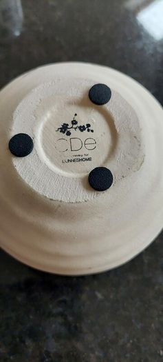 Bulldog plant pot